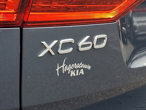 Used 2023 Volvo XC60 B5 Ultimate w/ Climate Package image 32