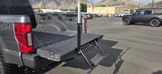Used 2022 Ford F350 Lariat w/ Black Appearance Package AWD/4WD image 9