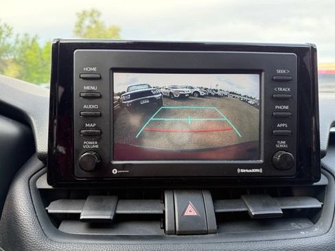 Used 2021 Toyota RAV4 LE AWD/4WD image 14