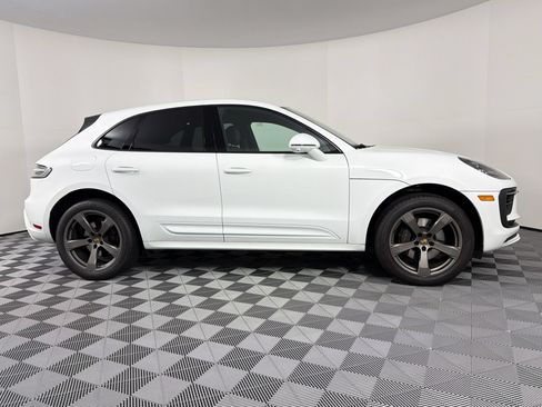 Certified 2026 Porsche Macan AWD/4WD image 8