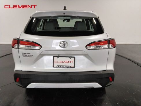 Used 2024 Toyota Corolla Cross L image 6