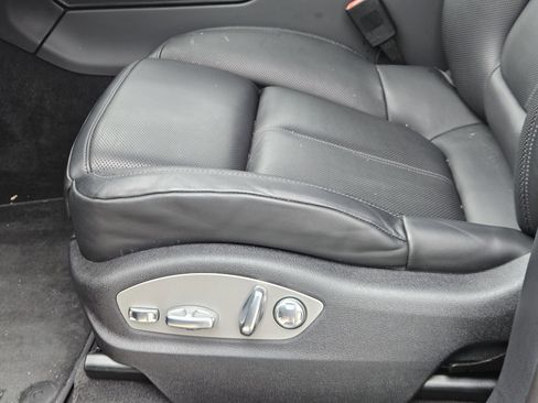 Certified 2025 Porsche Macan image 23