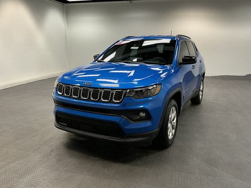 Used 2025 Jeep Compass Latitude AWD/4WD image 1