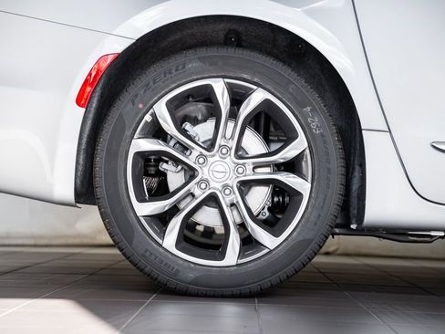 New 2026 Chrysler Pacifica Pinnacle image 17