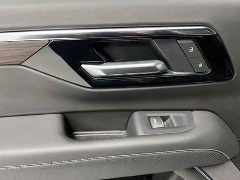 Used 2025 Chevrolet Suburban Premier AWD/4WD image 41