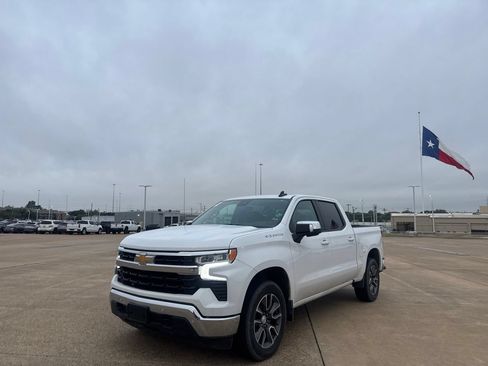 Used 2025 Chevrolet Silverado 1500 LT w/ Safety Package RWD image 9
