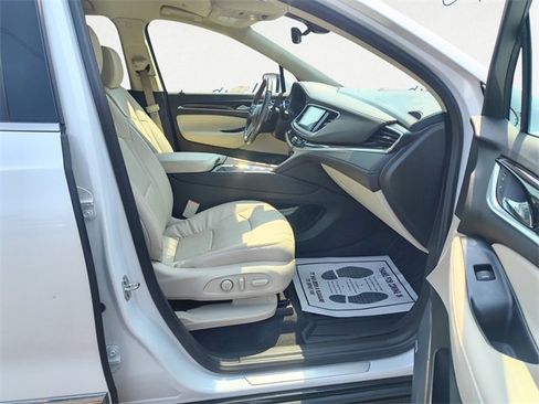 Used 2022 Buick Enclave Essence w/ Sport Touring Edition image 13