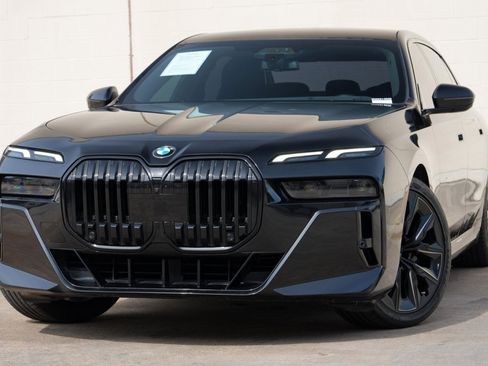 Used 2023 BMW 740i RWD image 3