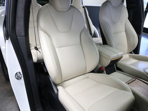 Used 2020 Tesla Model X Long Range image 33