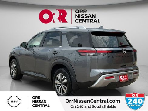 Used 2025 Nissan Pathfinder SL w/ Black Appearance Package FWD image 7