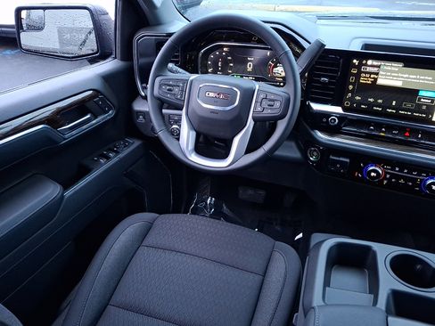 Certified 2025 GMC Sierra 1500 Elevation image 14