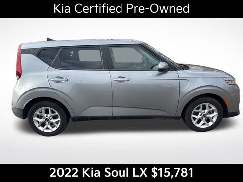 Certified 2022 Kia Soul LX w/ Technology Package image 2