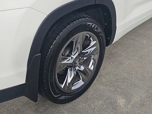 Used 2019 Toyota Highlander Limited Platinum image 10