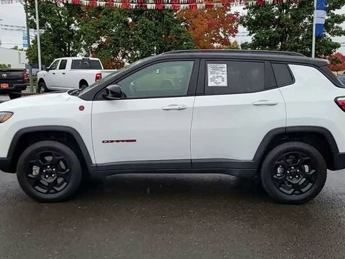 Used 2023 Jeep Compass Trailhawk image 5