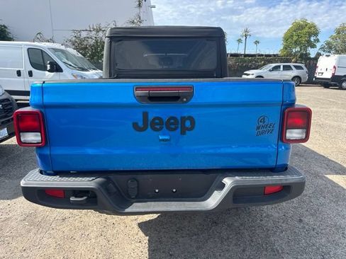 Used 2022 Jeep Gladiator Sport AWD/4WD image 7