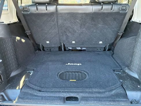 Used 2017 Jeep Wrangler Unlimited Sahara image 26