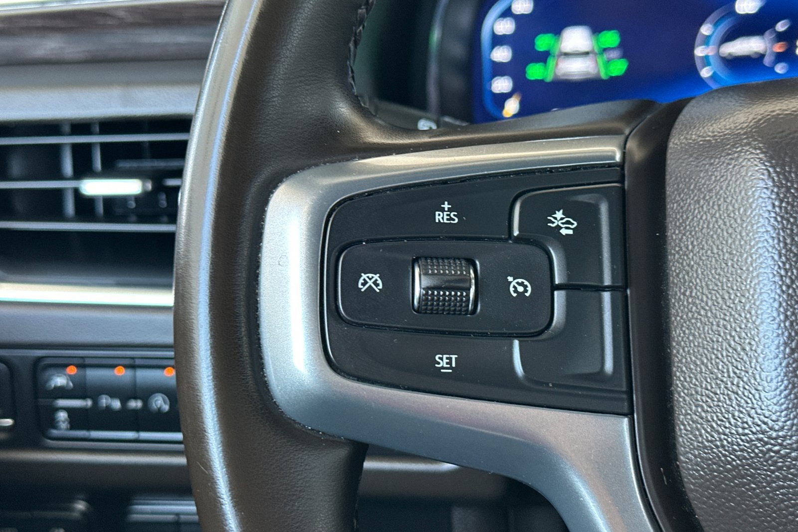 Used 2024 Chevrolet Tahoe LT AWD/4WD image 34
