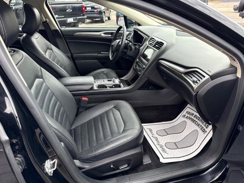 Used 2018 Ford Fusion SE w/ Fusion SE Technology Package image 9