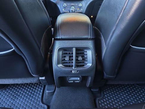 Used 2020 Jeep Cherokee Latitude Plus w/ Cold Weather Group image 23