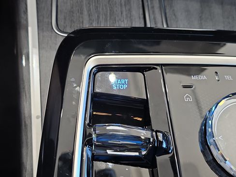 New 2025 BMW i7 M70 w/ Executive Package image 30