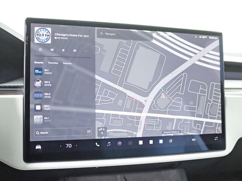Used 2022 Tesla Model X Plaid image 17