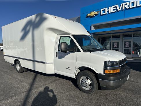 New 2025 Chevrolet Express 4500 w/ Power Convenience Package image 2