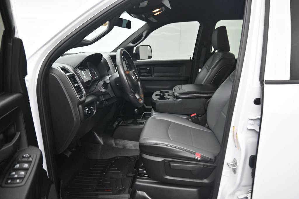 Used 2022 RAM 3500 Tradesman w/ Chrome Appearance Group AWD/4WD image 9