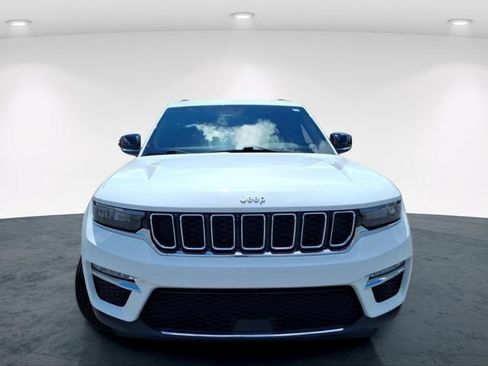 Used 2025 Jeep Grand Cherokee Limited AWD/4WD image 4