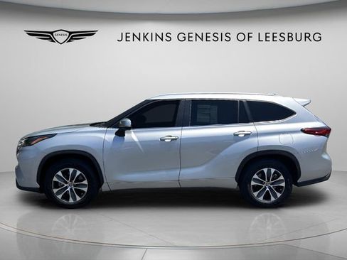 Used 2023 Toyota Highlander XLE FWD image 9
