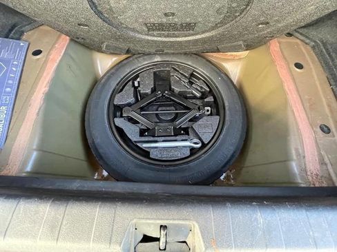 Used 2010 Subaru Legacy 2.5i Premium image 26