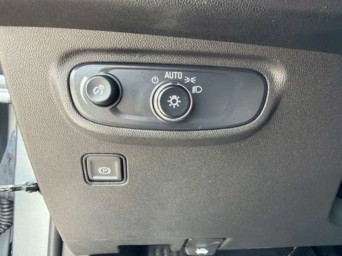 Used 2024 GMC Terrain SLE AWD/4WD image 30