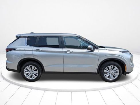 New 2026 Mitsubishi Outlander ES FWD image 3