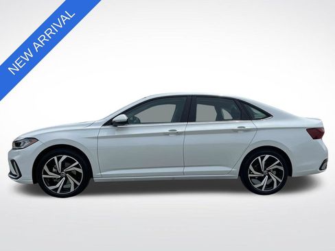 Used 2025 Volkswagen Jetta SEL FWD image 6
