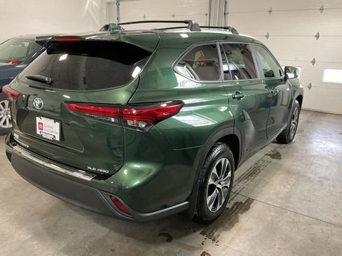 Used 2023 Toyota Highlander XLE image 6