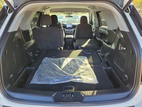 Used 2023 Ford Explorer XLT RWD image 11