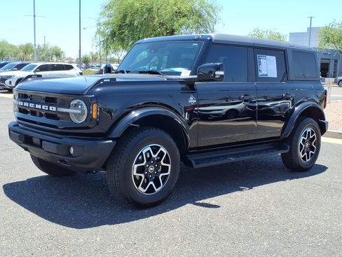 Used 2025 Ford Bronco Outer Banks AWD/4WD image 3