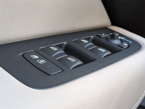 New 2026 Volvo XC60 B5 Plus w/ Protection Package Premier image 31