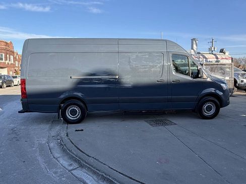 Used 2019 Mercedes-Benz Sprinter 170 image 4