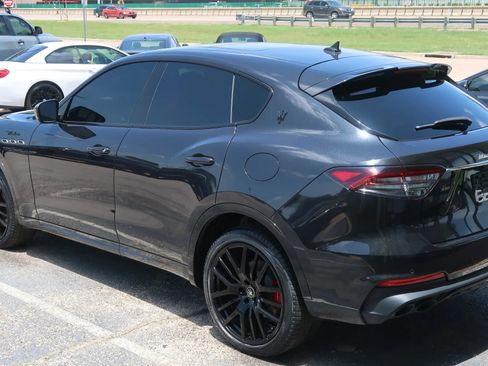 Used 2022 Maserati Levante Modena AWD/4WD image 12