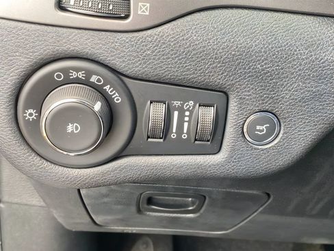 Used 2020 Jeep Cherokee Limited FWD image 15