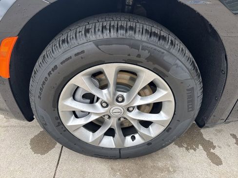 New 2026 Chrysler Pacifica Limited image 6