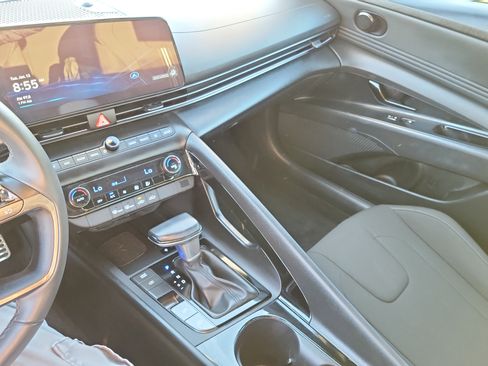 Certified 2025 Hyundai Elantra SEL image 15