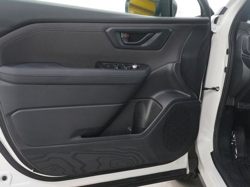 Used 2025 Subaru Forester Premium image 19