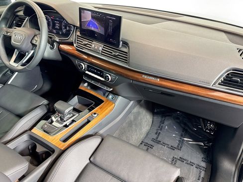 Used 2024 Audi Q5 e Premium w/ Convenience Package image 28
