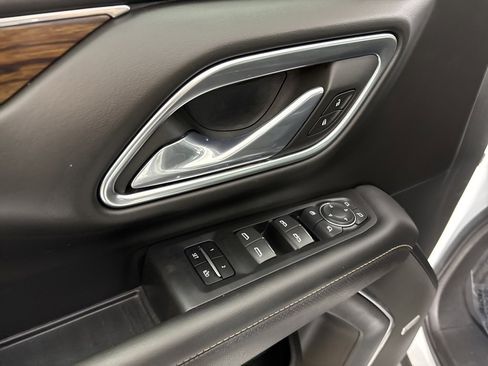 Used 2023 Chevrolet Suburban Premier image 15