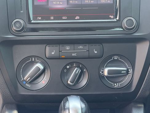 Used 2017 Volkswagen Jetta SE FWD image 15