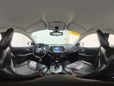 Used 2020 Jeep Cherokee Trailhawk w/ Cold Weather Group image 44