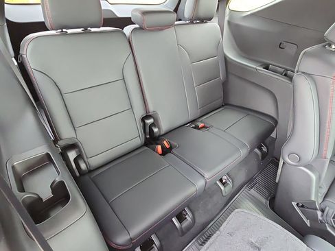 New 2026 Chevrolet Traverse RS w/ LPO, Floor Liner Package AWD/4WD image 12
