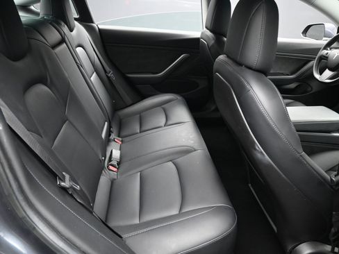 Used 2018 Tesla Model 3 Long Range image 31