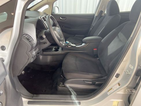 Used 2016 Nissan Leaf SV image 5